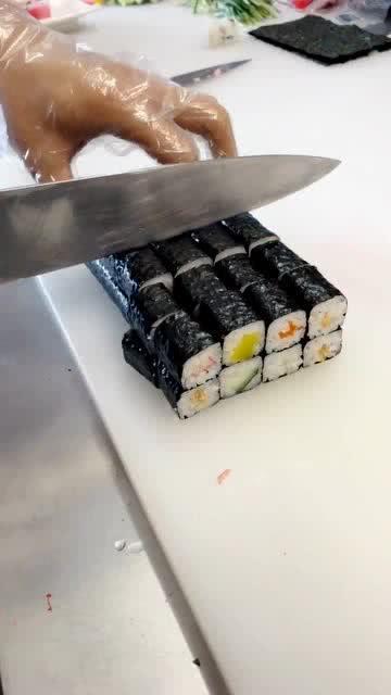 切寿司视频,轻松掌握日式美食制作技巧